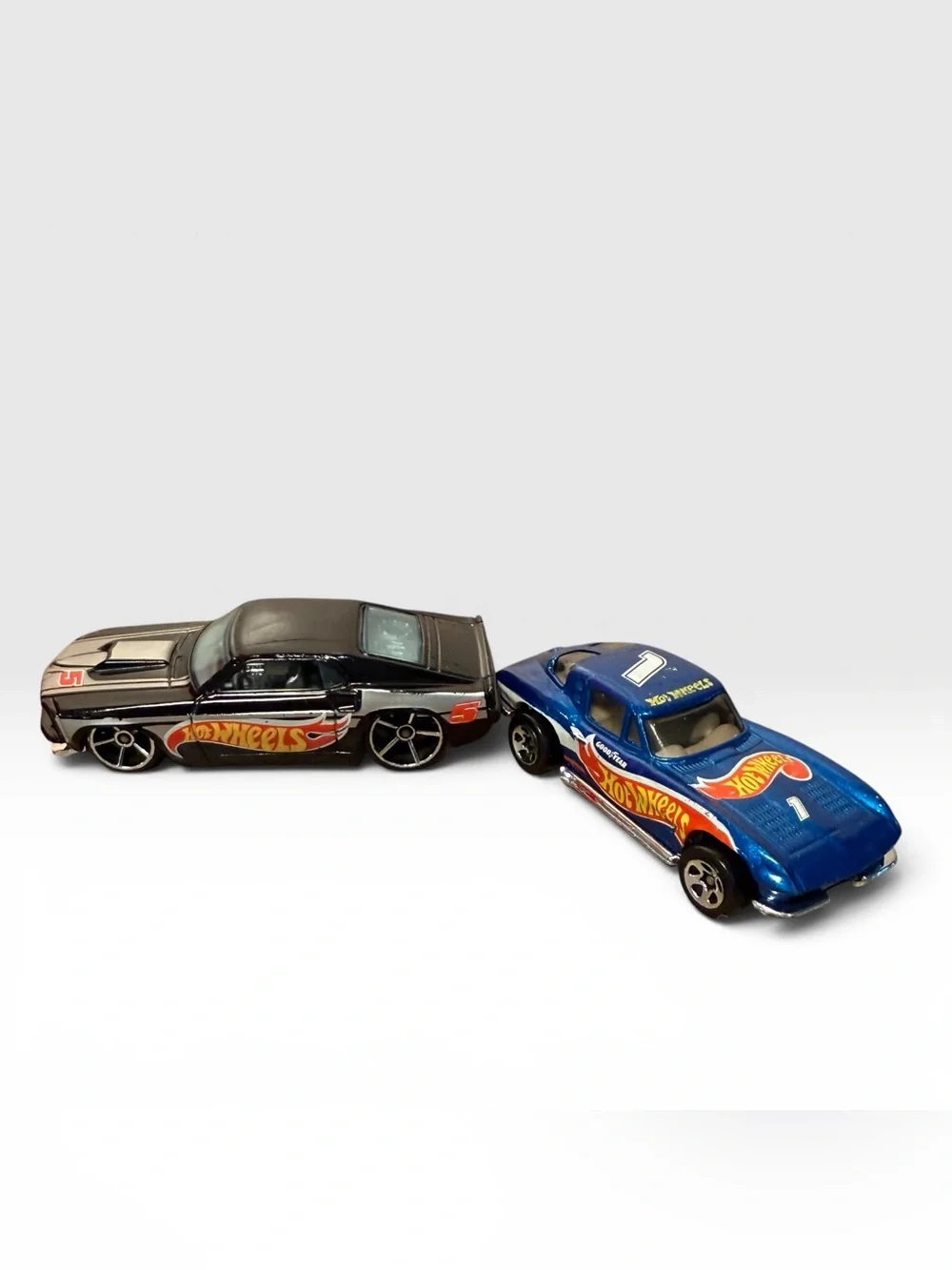 Hot Wheels 1998 Race Team Series IV '63 Corvette Racing '69 Ford Mustang #5